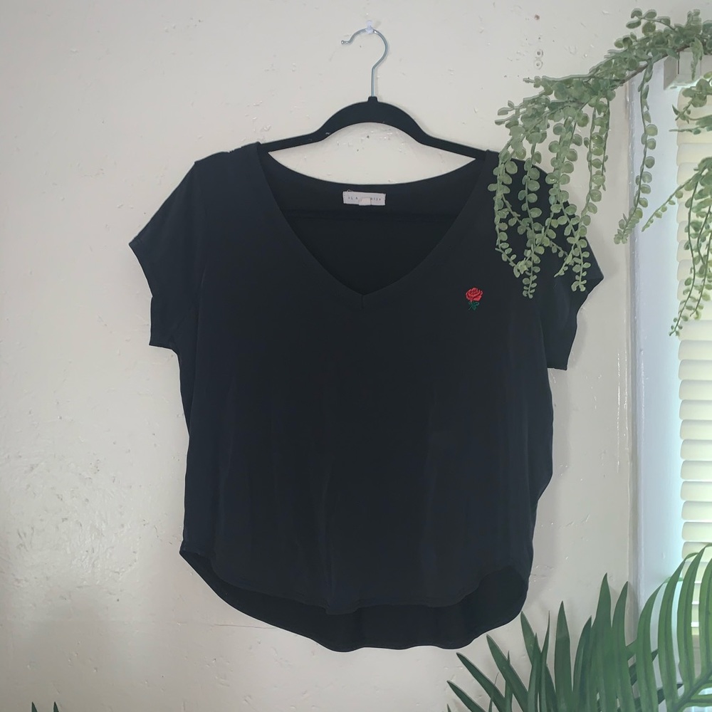 Rose embroidered tee